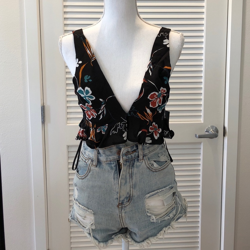 New black floral cropped top